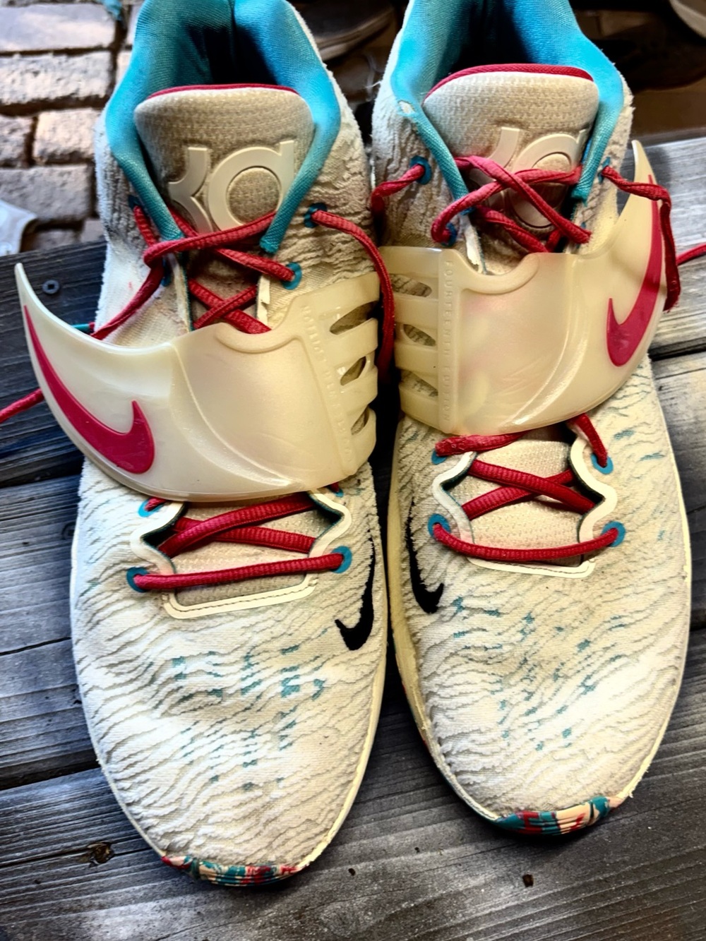 Nike KD 16 "Creamsicle" basketball sneakers with speckled texture size 16